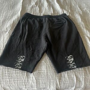Off-White
logo-print cotton track shorts